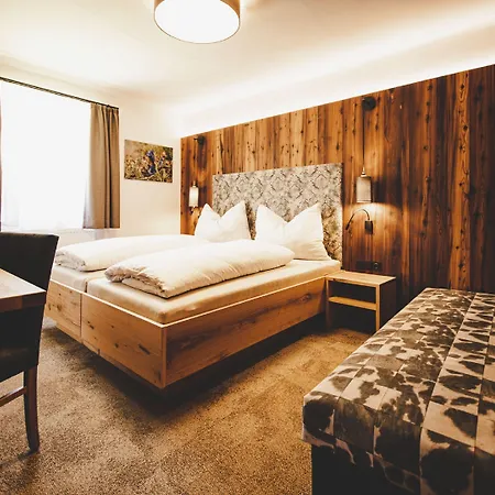 Gschoadwirt 여관 *